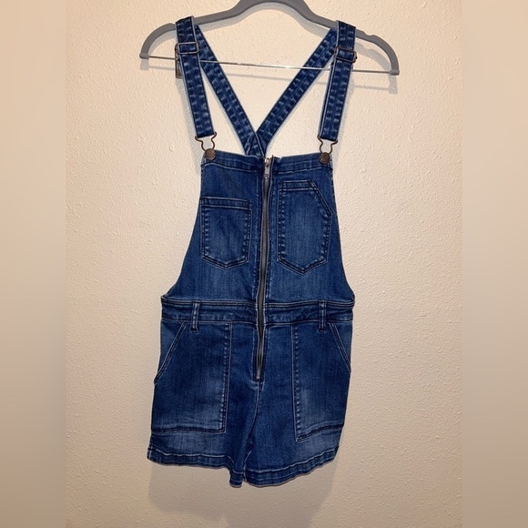 American Eagle Outfitters Blue Denim Zip Down Short Overalls Juniors Size Medium - Picture 1 of 7
